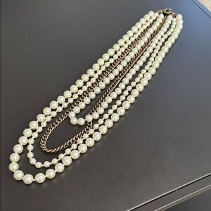 Vintage Elegant Cream Pearl and Gold Necklace
